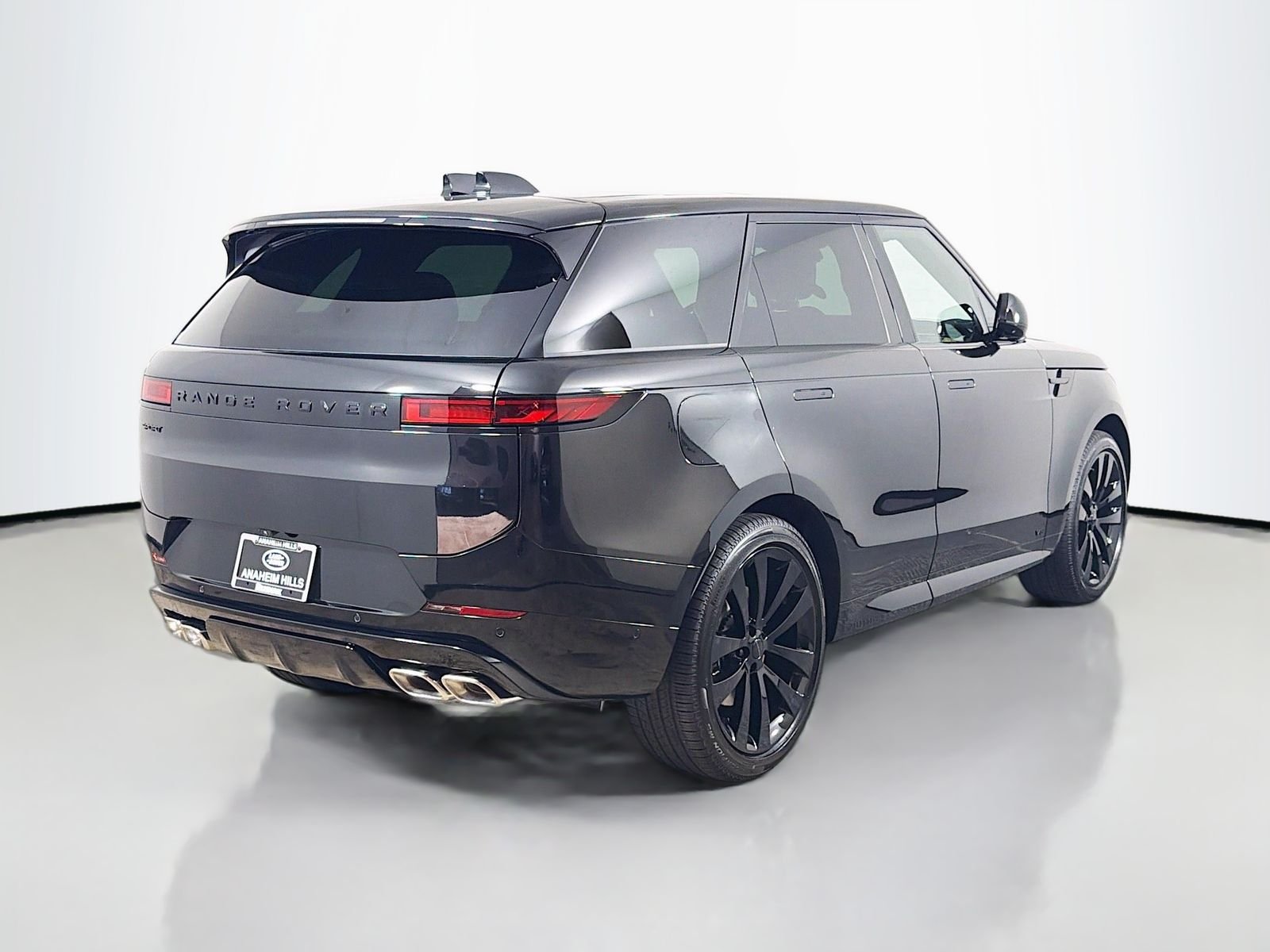 New 2026 Santorini Black Land Rover Dynamic SE image 5