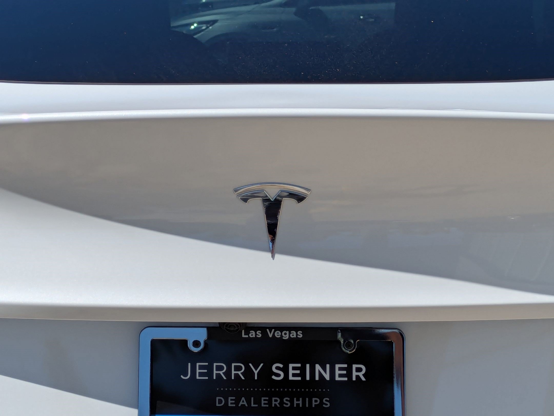 Used 2024 White Tesla Long Range Single Motor Rear-Wheel Drive image 21