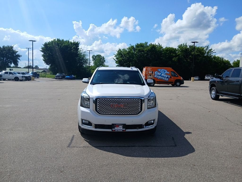 Used 2017 White GMC Denali image 3