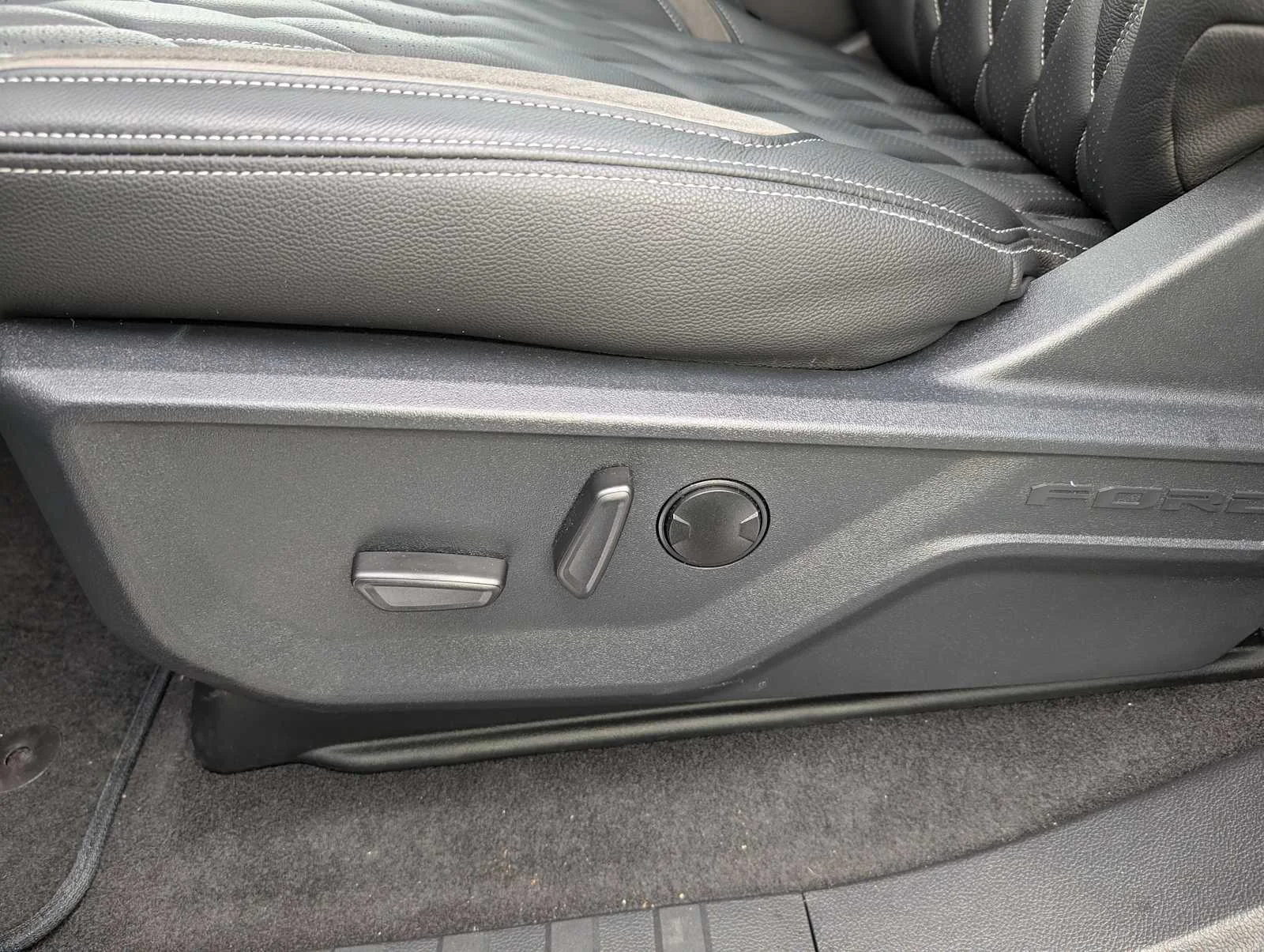 New 2026 Agate Black Metallic Ford XLT image 33