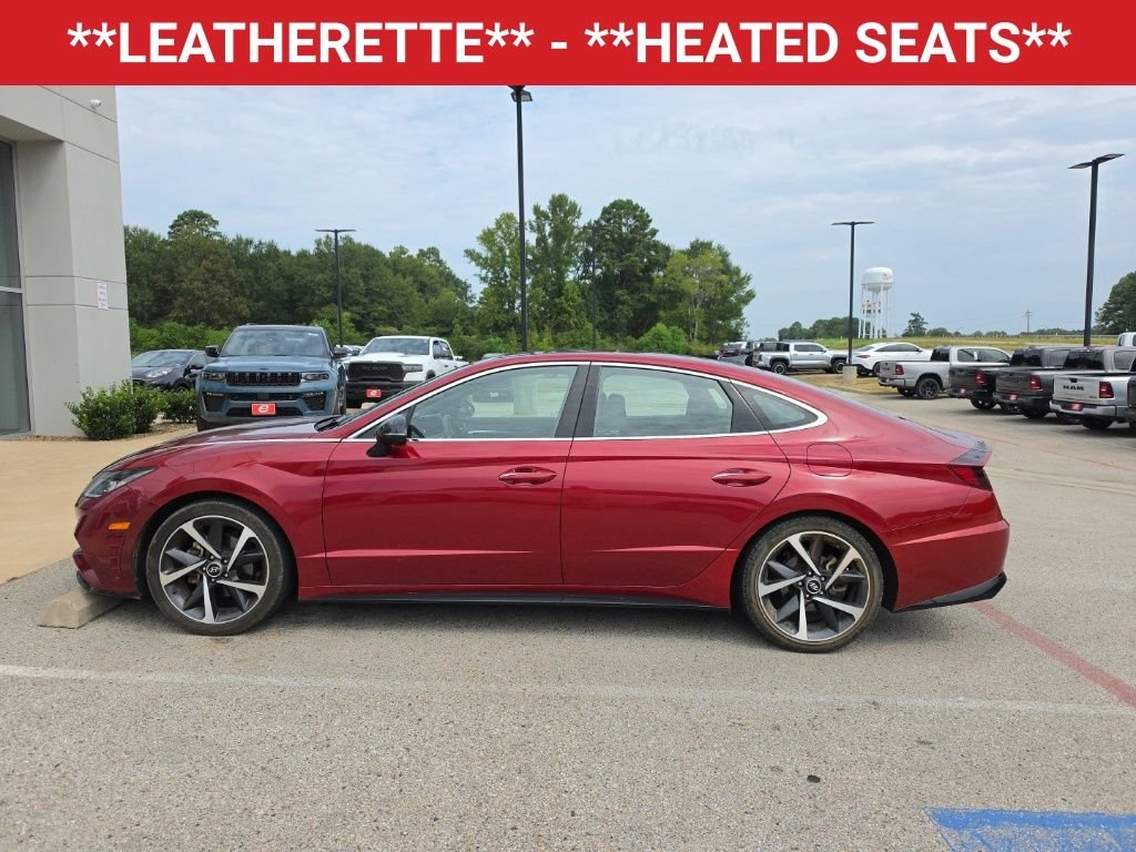 Used 2023 Red Hyundai SEL Plus image 3
