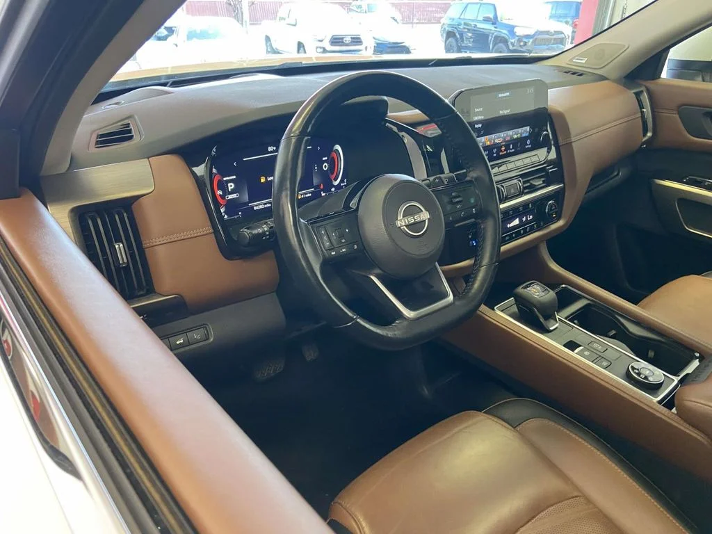 Used 2023 White Nissan Platinum image 13