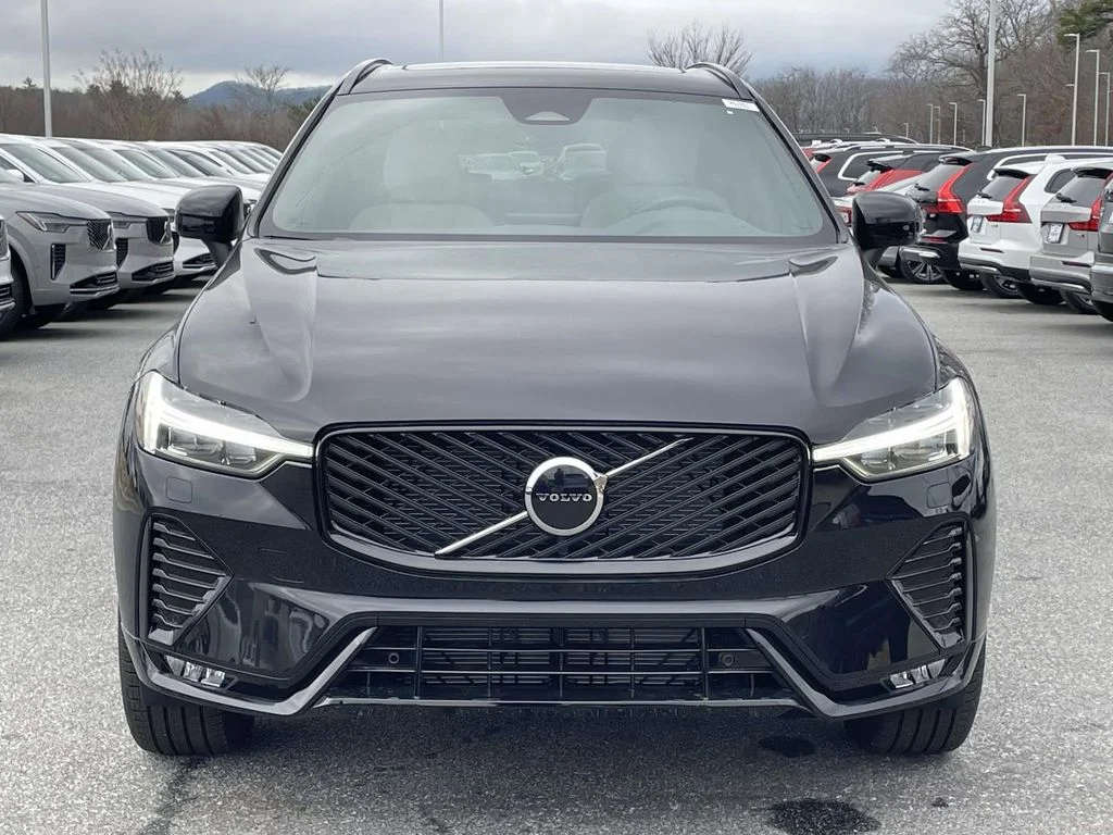New 2026 Onyx Black Metallic Volvo Core image 23