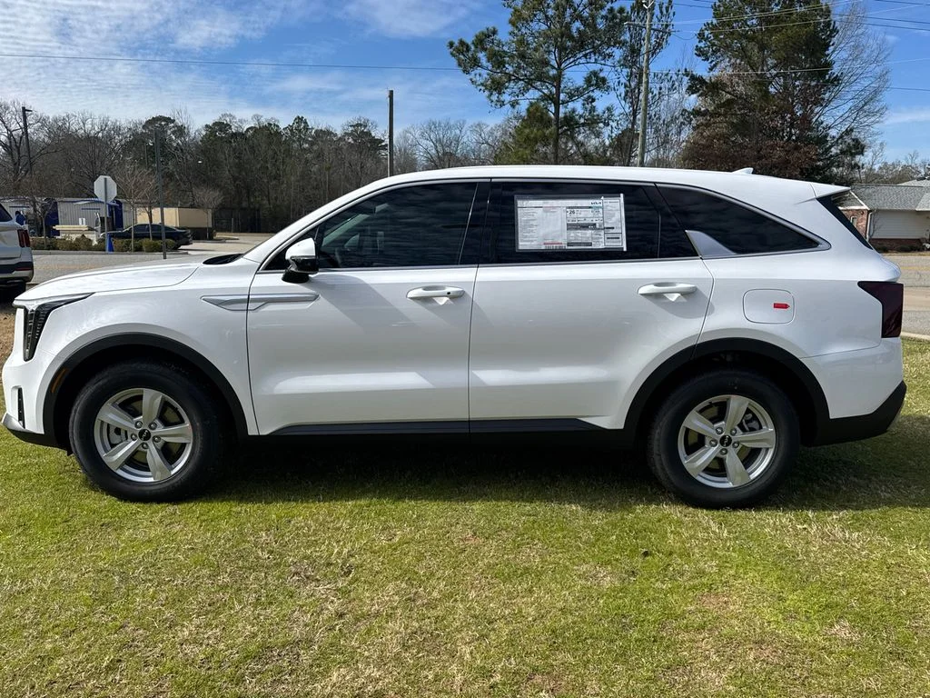 New 2026 Glacial White Pearl Kia LX image 6