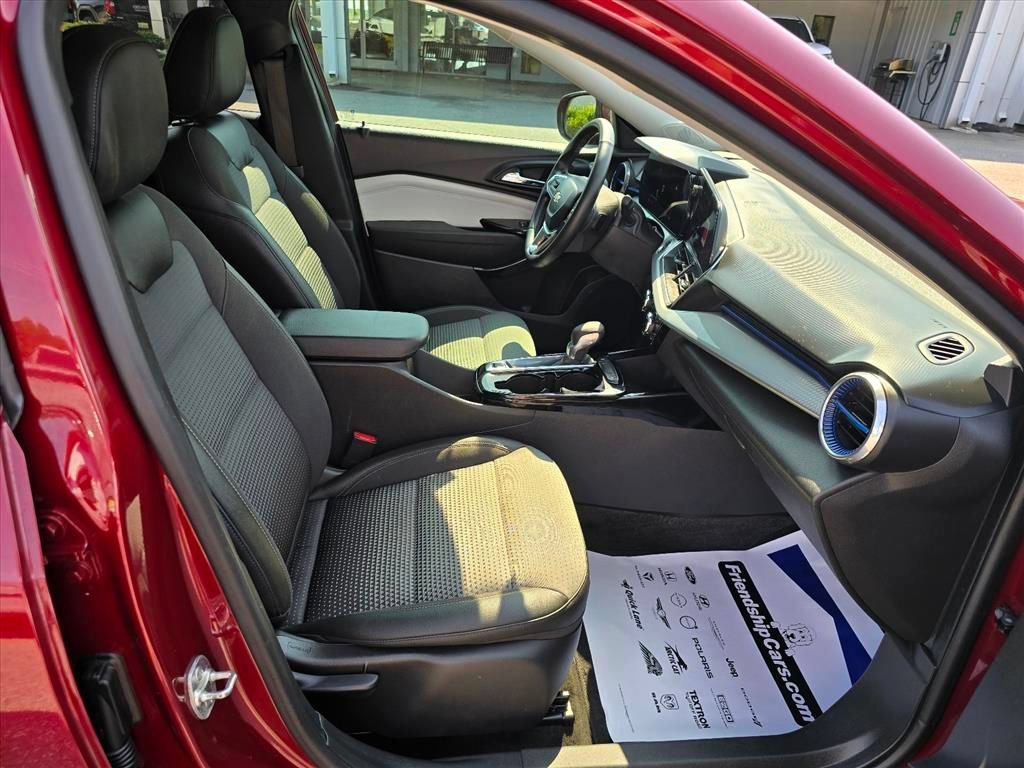 Used 2025 Crimson Metallic Chevrolet LT image 14