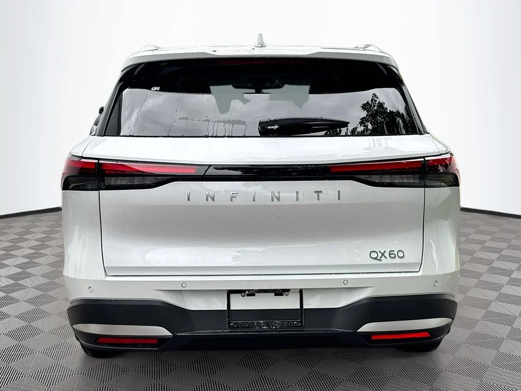 New 2027 RADIANT WHITE INFINITI Luxe FWD image 6