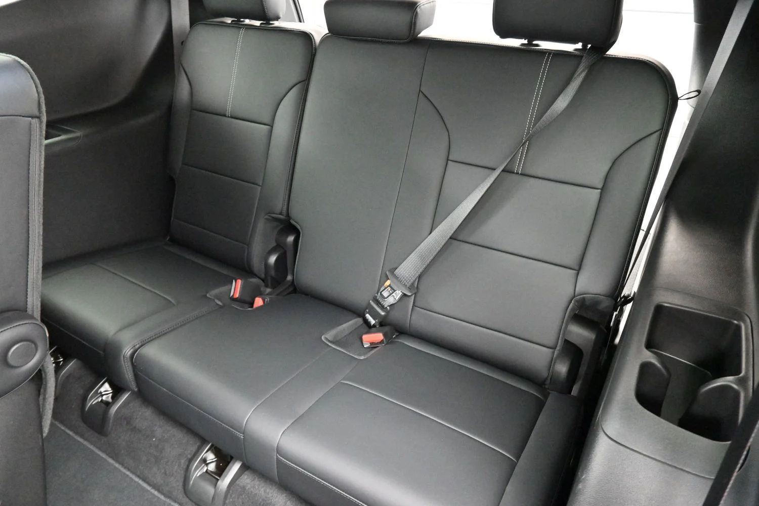 Used 2026 Summit White GMC Elevation image 31
