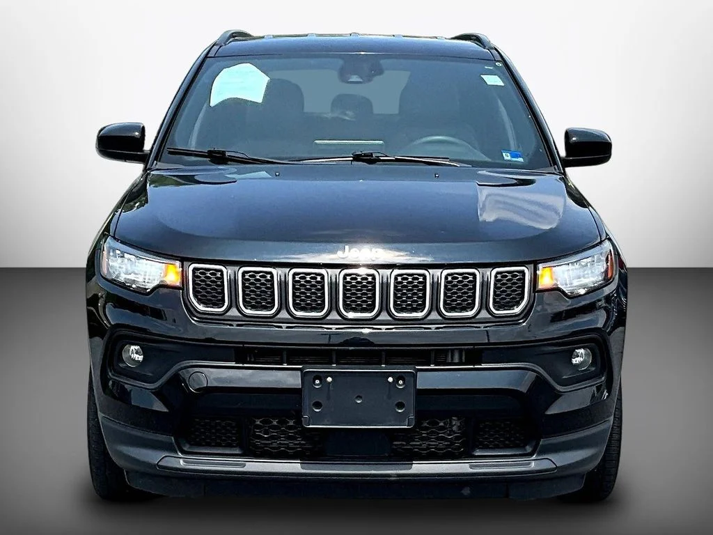 Used 2024 Diamond Black Jeep Latitude image 2
