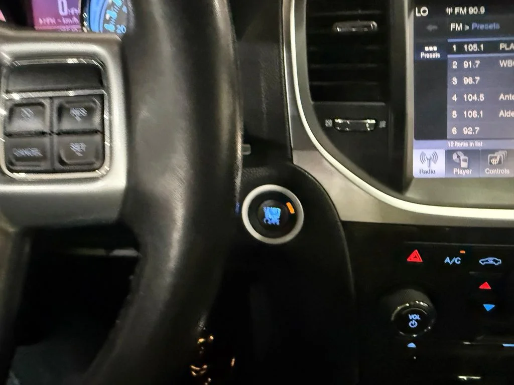Used 2011 Ivory Chrysler Base image 18