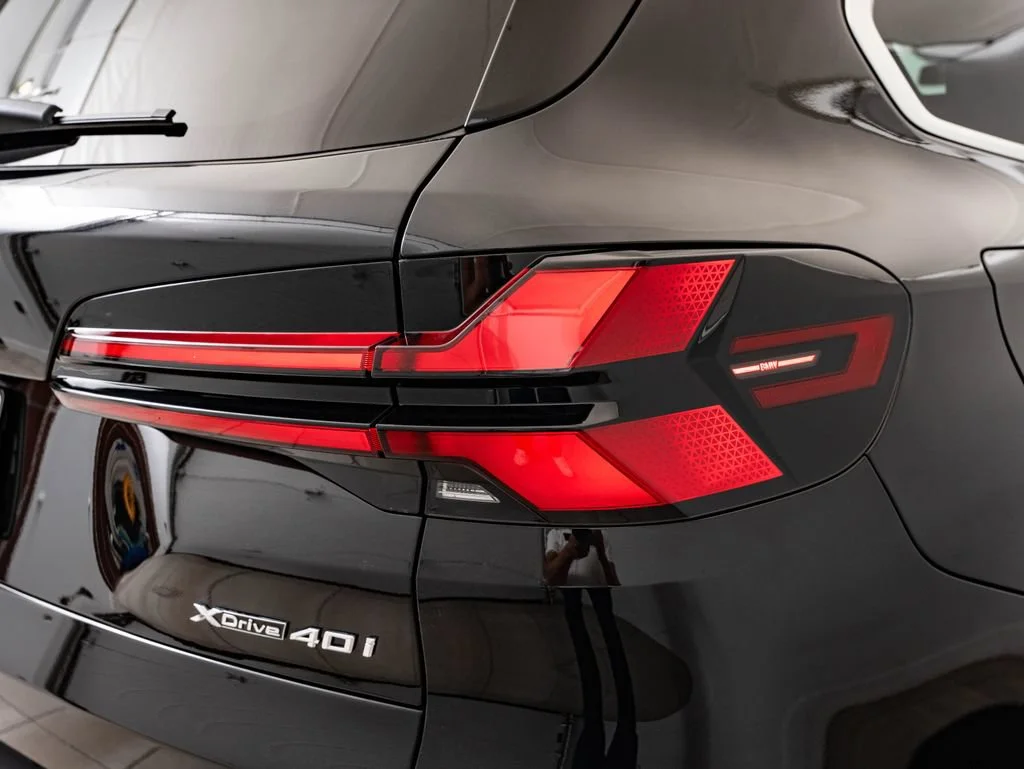 New 2026 Black Sapphire Metallic BMW xDrive40i image 9