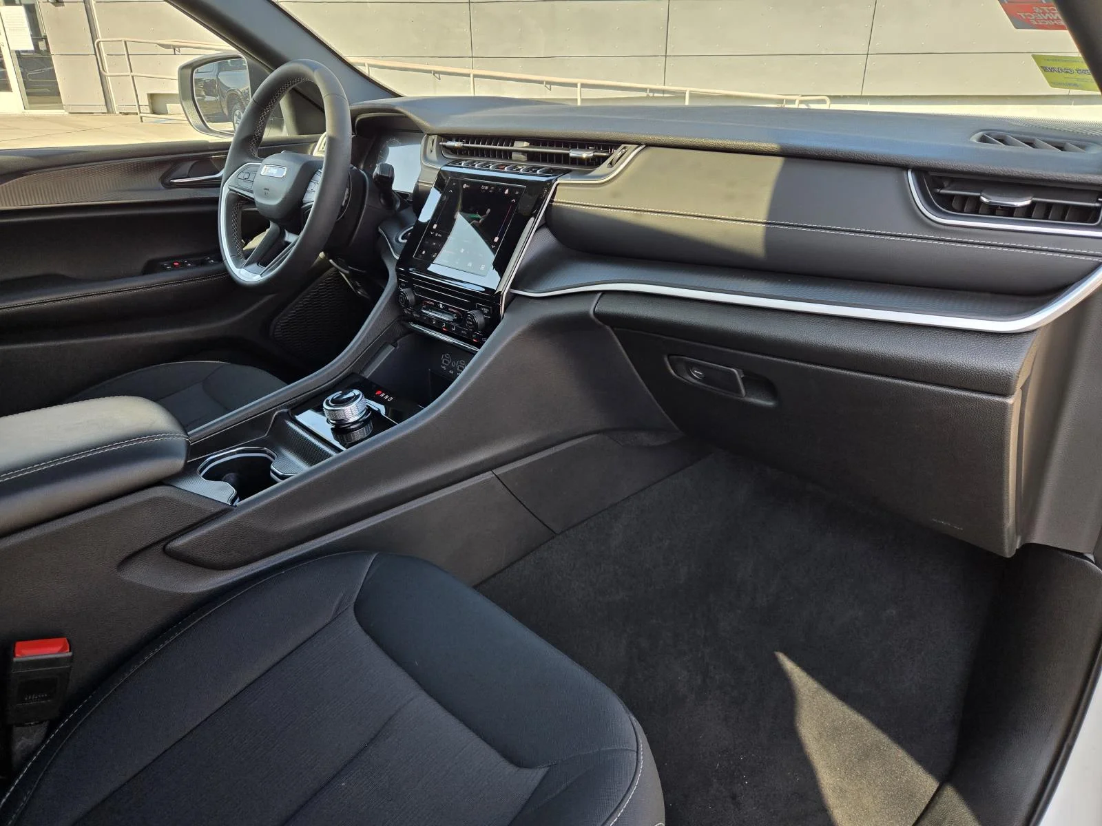 2025 Jeep Grand Cherokee Laredo - Photo 30