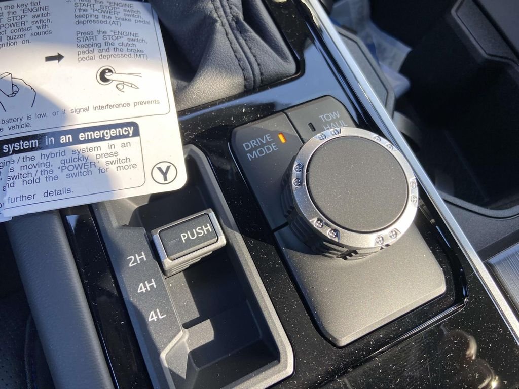 2025 Toyota Tundra Platinum - Photo 24