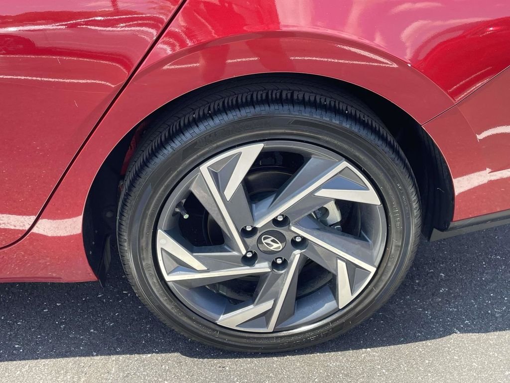 Used 2025 Red Hyundai SEL Convenience image 29