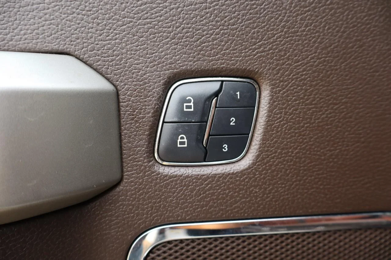 Used 2018 White Platinum Metallic Tri-Coat Ford King Ranch image 16