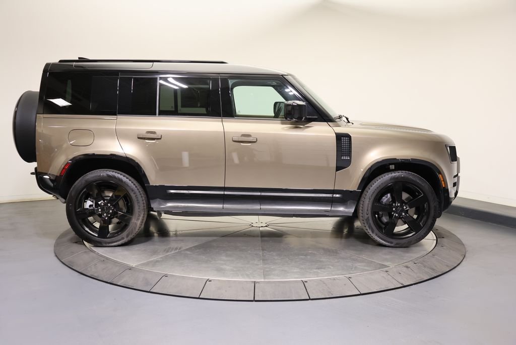 2026 Land Rover Defender X-Dynamic SE - Photo 6