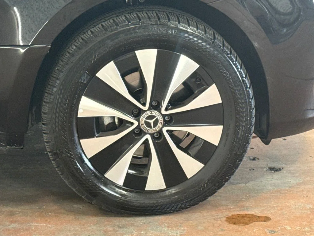 Used 2022  Mercedes-Benz Passenger image 9