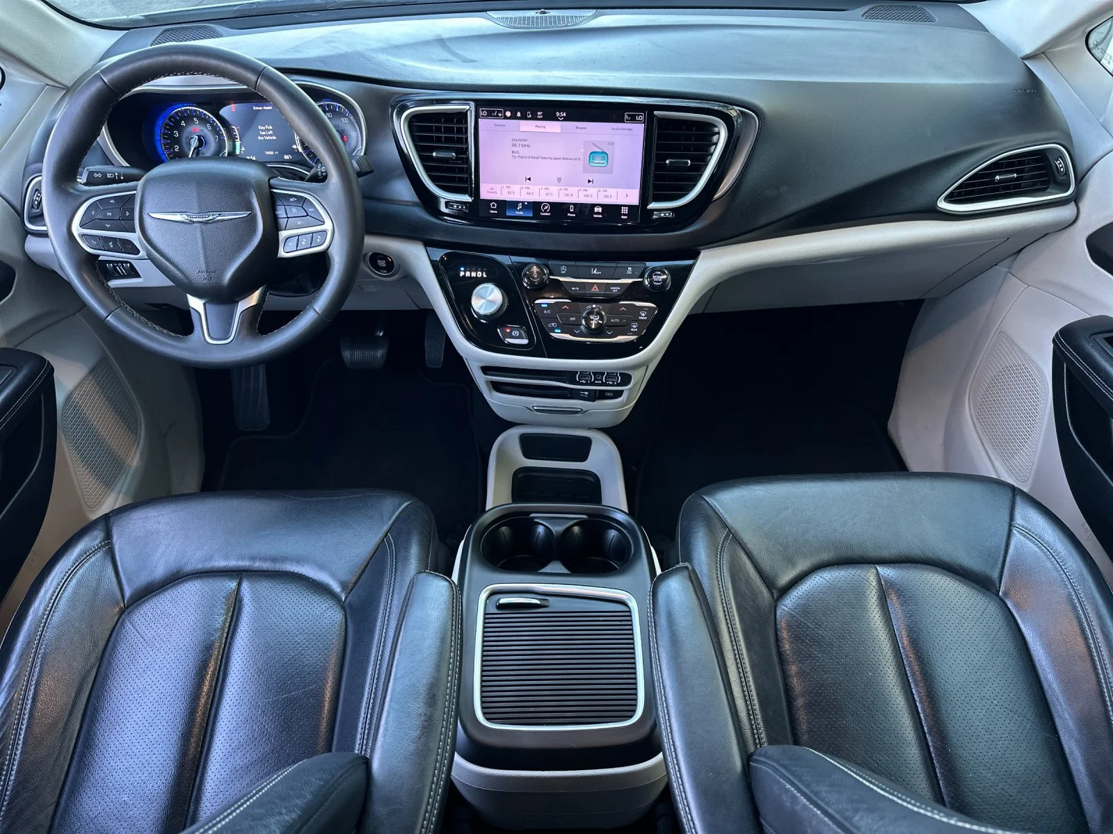 Used 2022 Bright White Clearcoat Chrysler Touring L image 13
