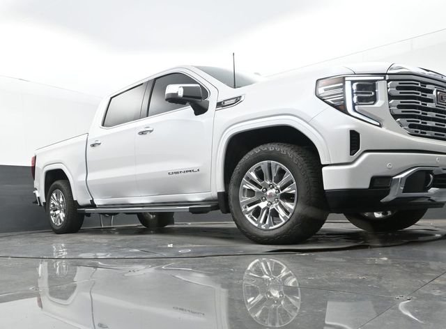 Used 2024 White Frost Tricoat GMC Denali image 25
