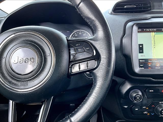 Used 2020 Alpine White Clea Jeep Altitude image 24