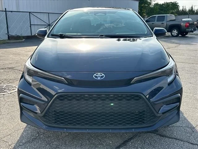 Used 2023  Toyota SE image 4