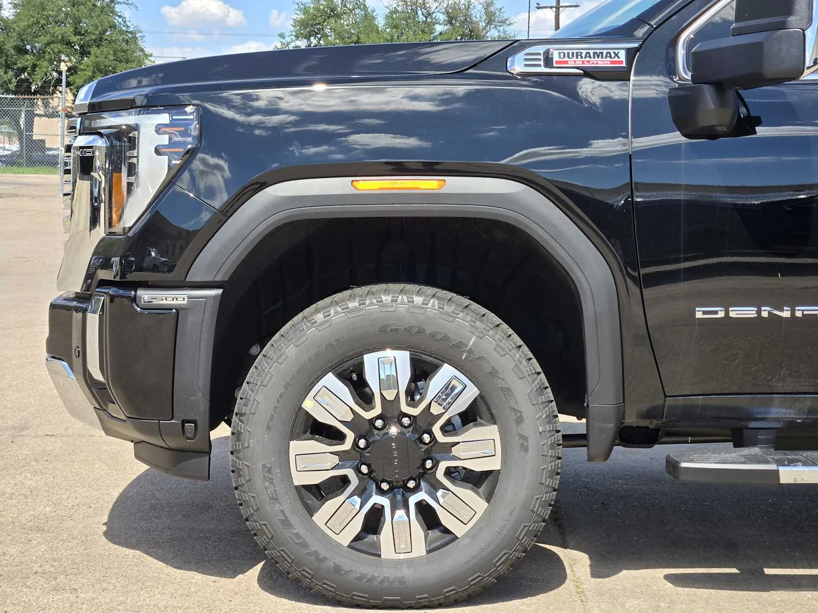 2026 GMC Sierra 2500HD Denali - Photo 6