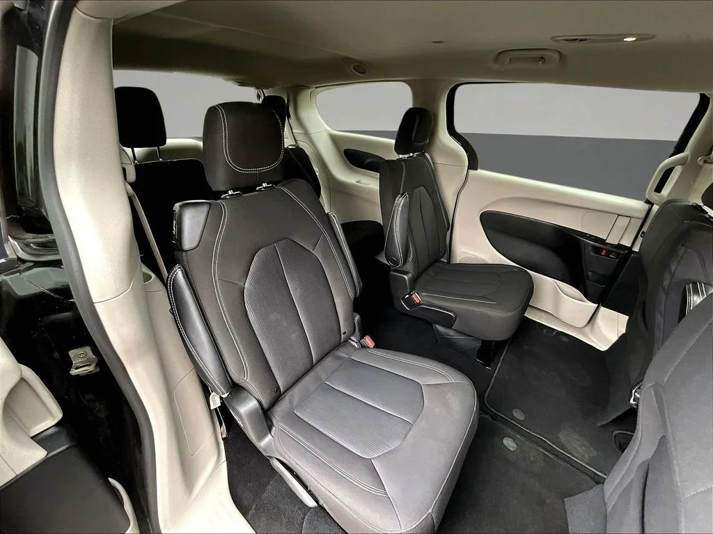 Used 2023 Black Chrysler LX image 26