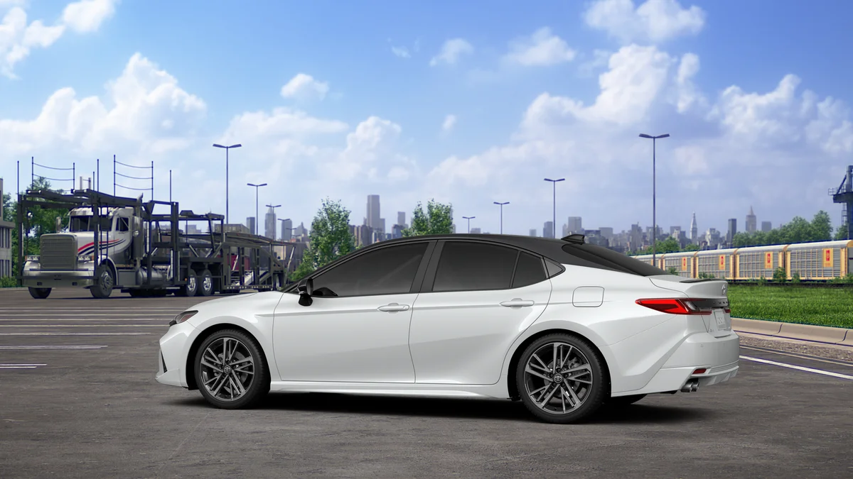 New 2026 Wind Chill Pearl with Midnight Black Metallic roof Toyota XSE image 5