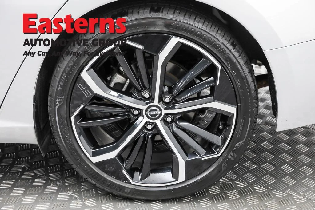 Used 2024 Silver Nissan 2.5 SR image 32