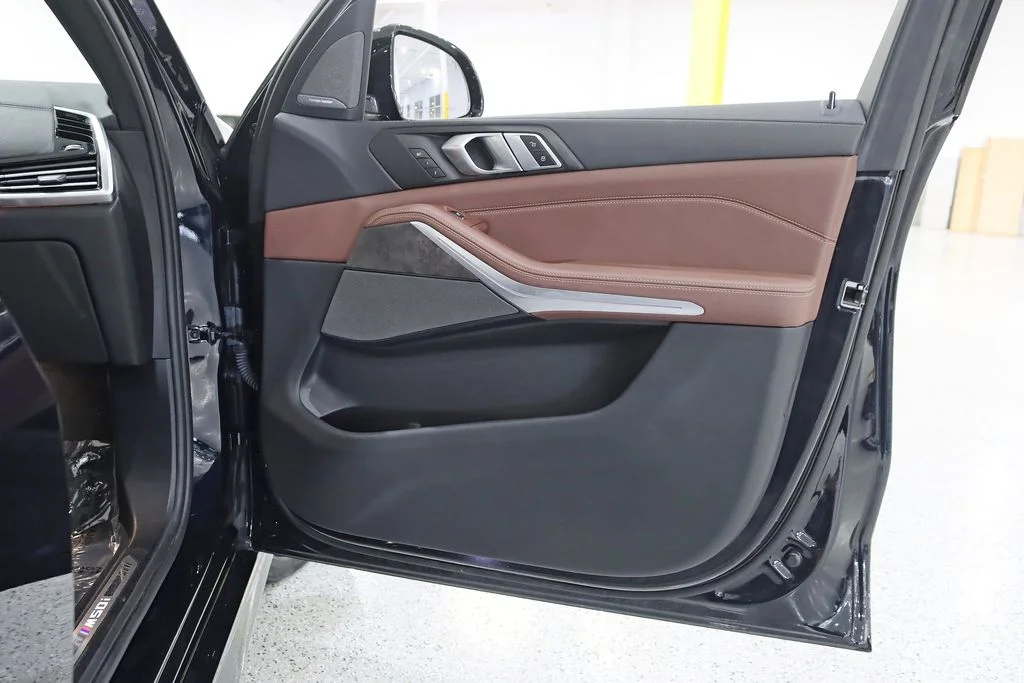 Used 2021 Black BMW M50i image 36