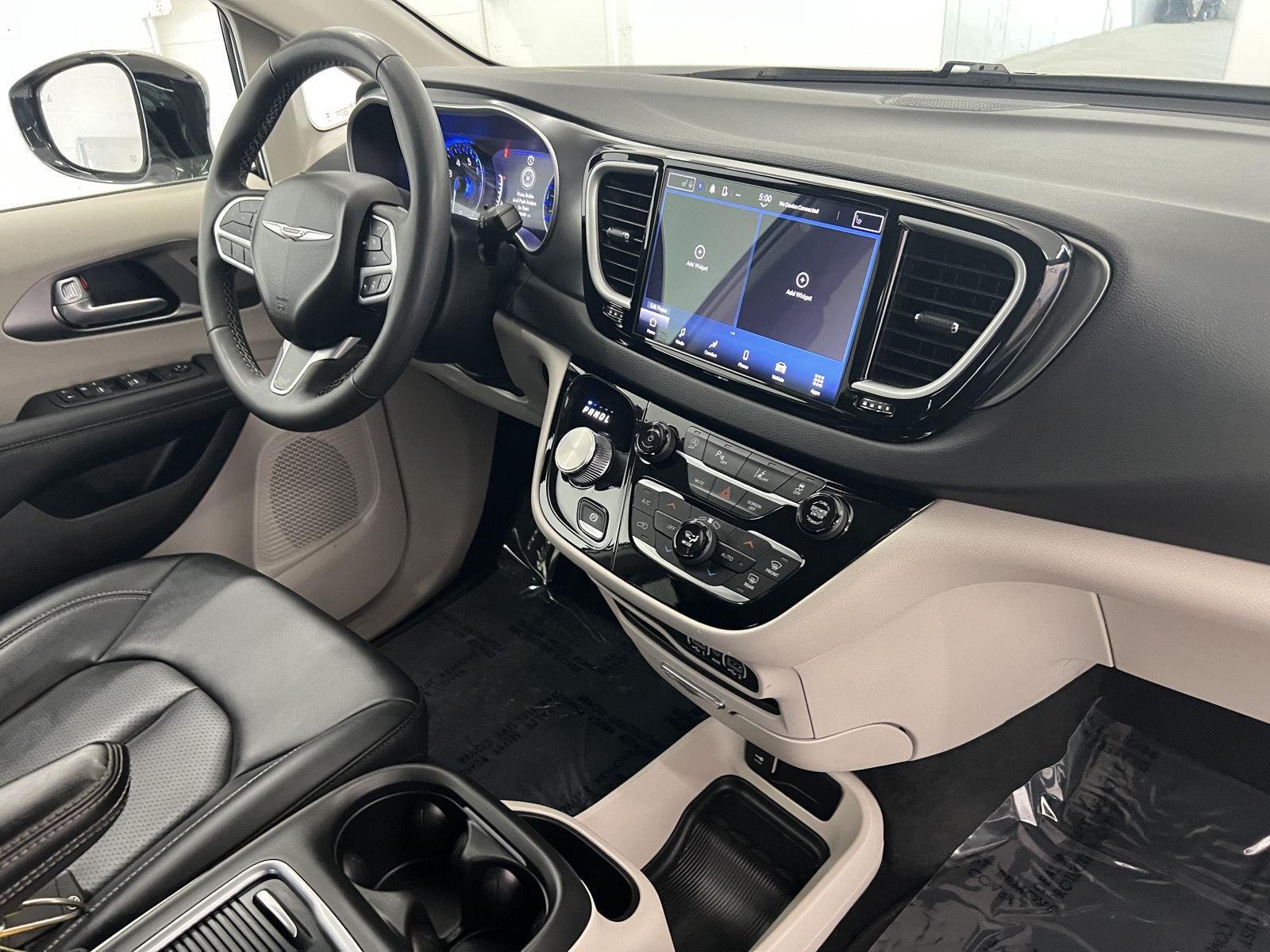 2024 Chrysler Pacifica Touring L - Photo 28