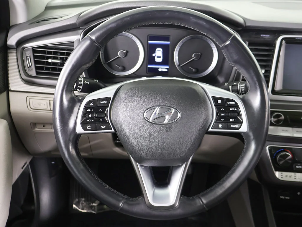 Used 2019 Silver Hyundai Limited image 44