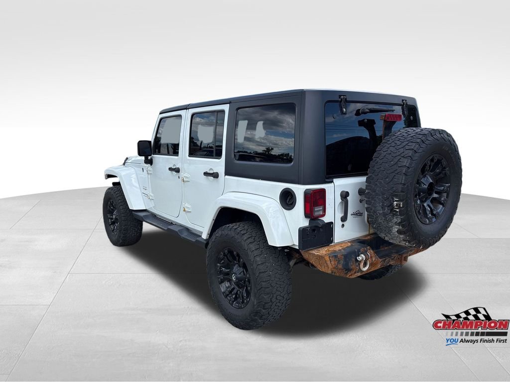 Used 2018  Jeep Unlimited Sahara image 3