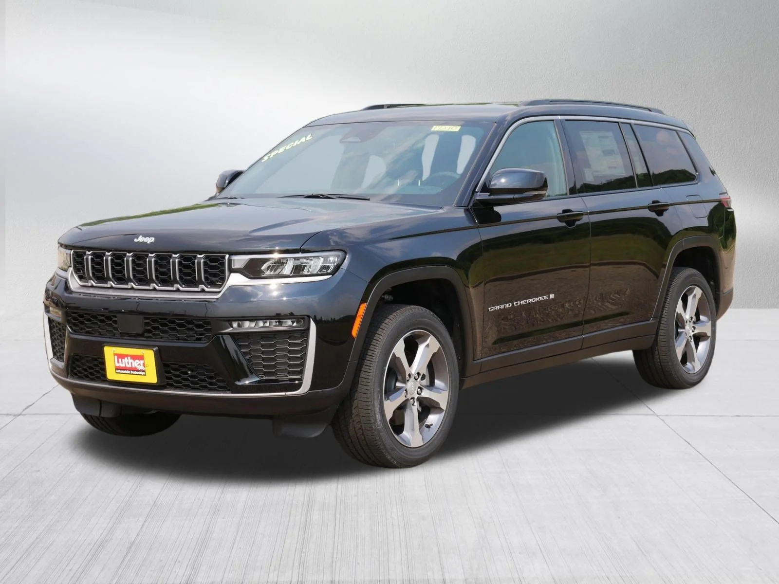New 2026 Diamond Black Crystal Pearlcoat Jeep Limited image 4