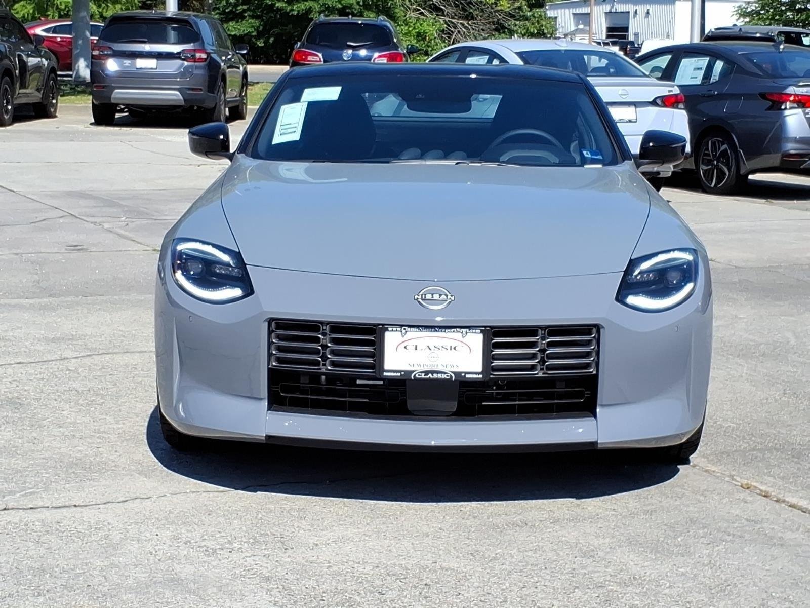 New 2026 Boulder Gray Pearl / Super Black Two-tone Nissan Performance image 2