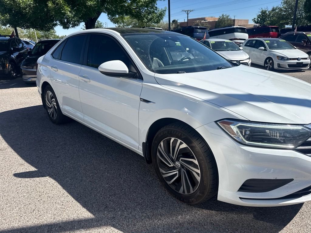 Used 2020 White Volkswagen SEL image 5