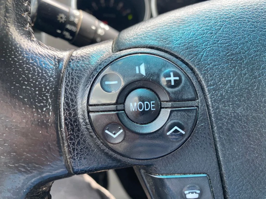 Used 2012 White Toyota Platinum image 24