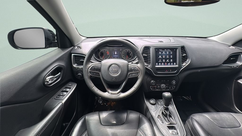 Used 2022 Gray Jeep Latitude Lux image 13