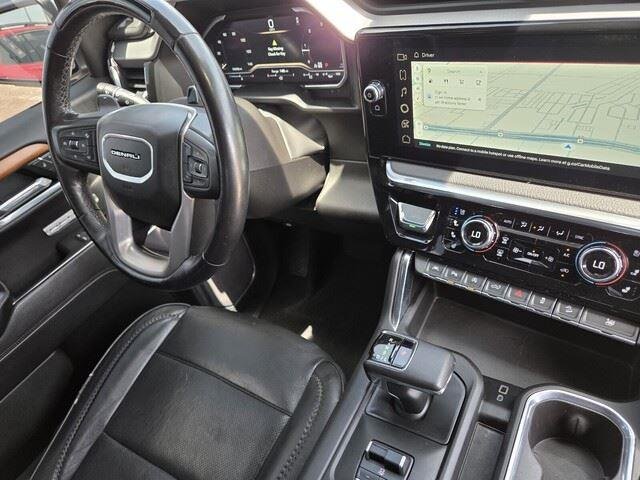 Used 2022 White Frost Tricoat GMC Denali image 33