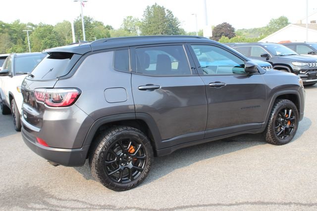 Used 2022 Gray Jeep Latitude image 29