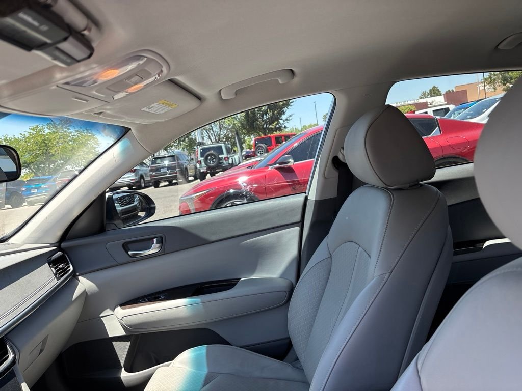 Used 2016 Silver Kia EX image 30