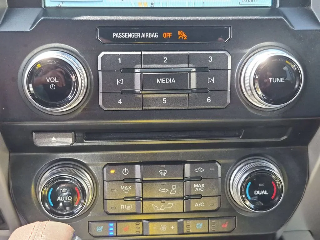 Used 2016  Ford King Ranch image 20