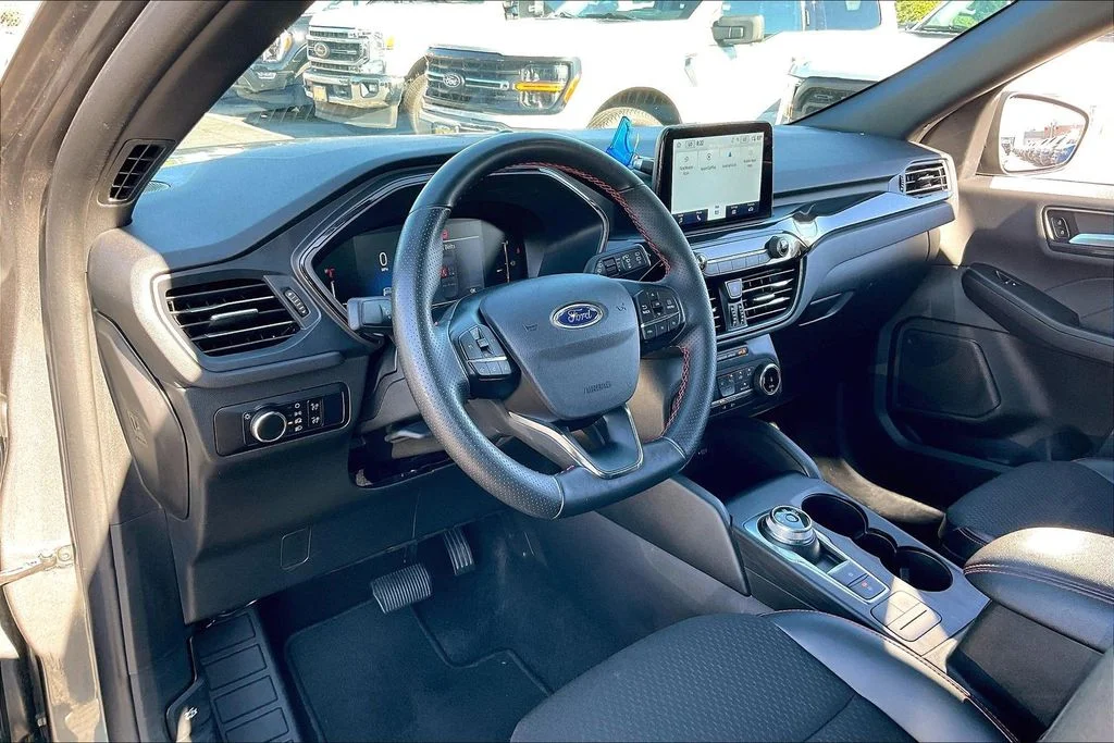 Used 2025 Gray Ford ST-Line image 13