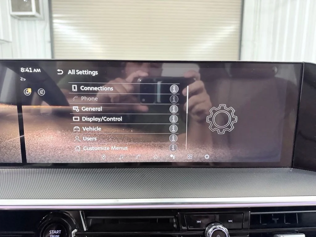 New 2027 RADIANT WHITE INFINITI Luxe 2WD image 31