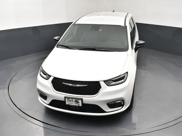 2026 Chrysler Pacifica Select - Photo 14