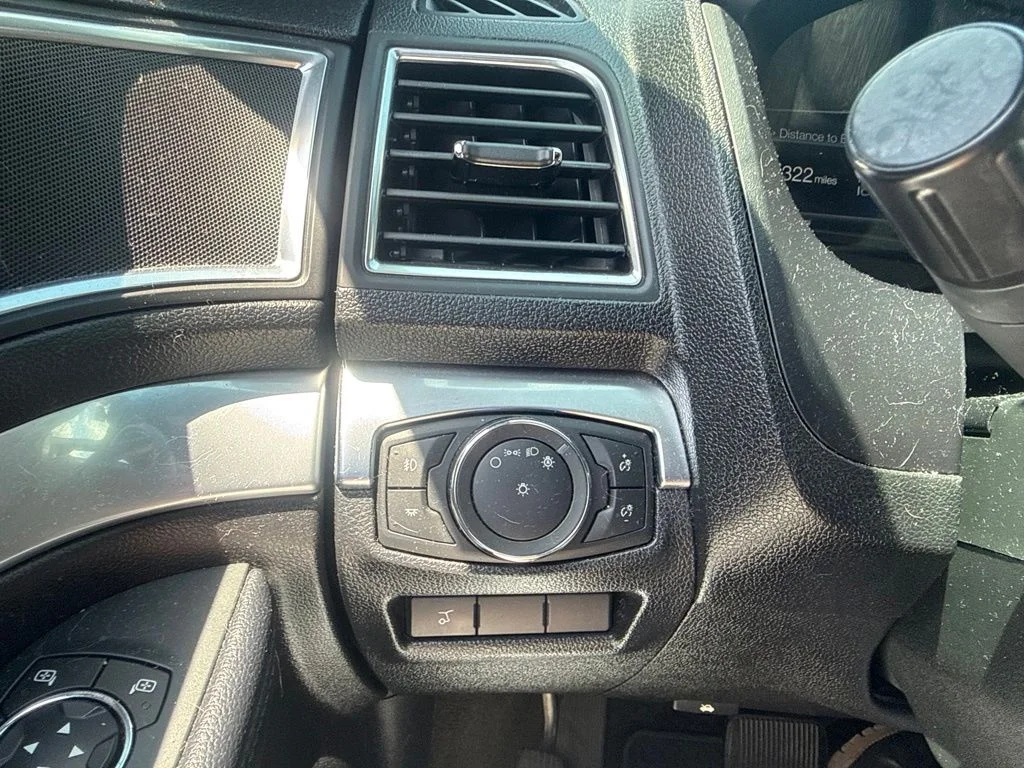 Used 2018 Gray Ford Limited image 15
