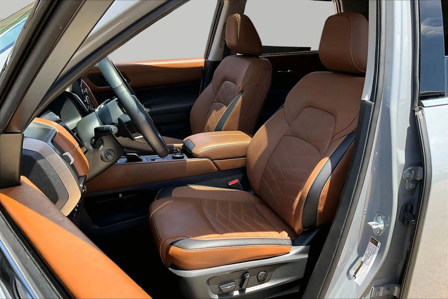 Used 2025 Boulder Gray Pearl Nissan Platinum image 8