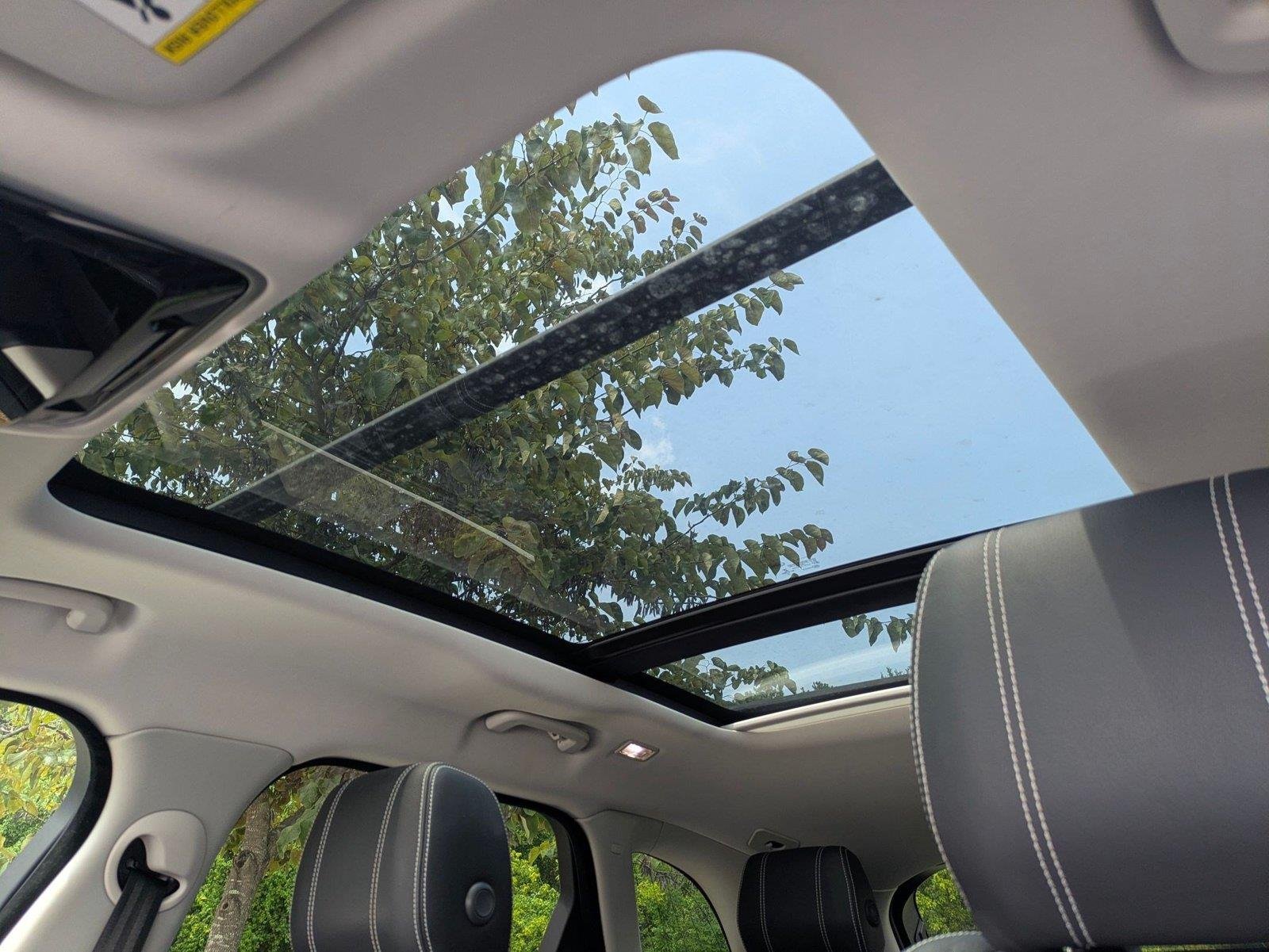 Used 2019 Fuji White Land Rover S image 25