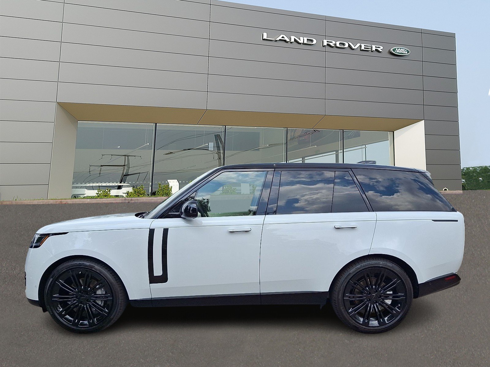 New 2026 Fuji White Land Rover P400 SE image 6