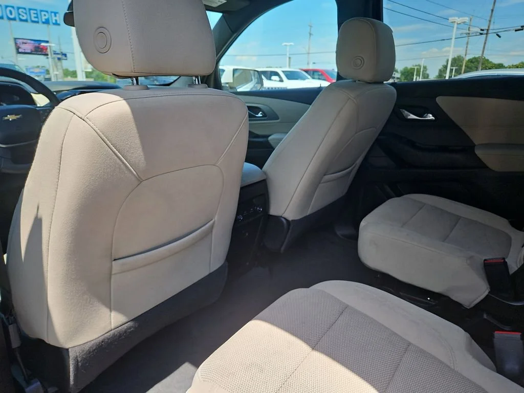 Used 2023 Summit White Chevrolet LT Cloth image 15