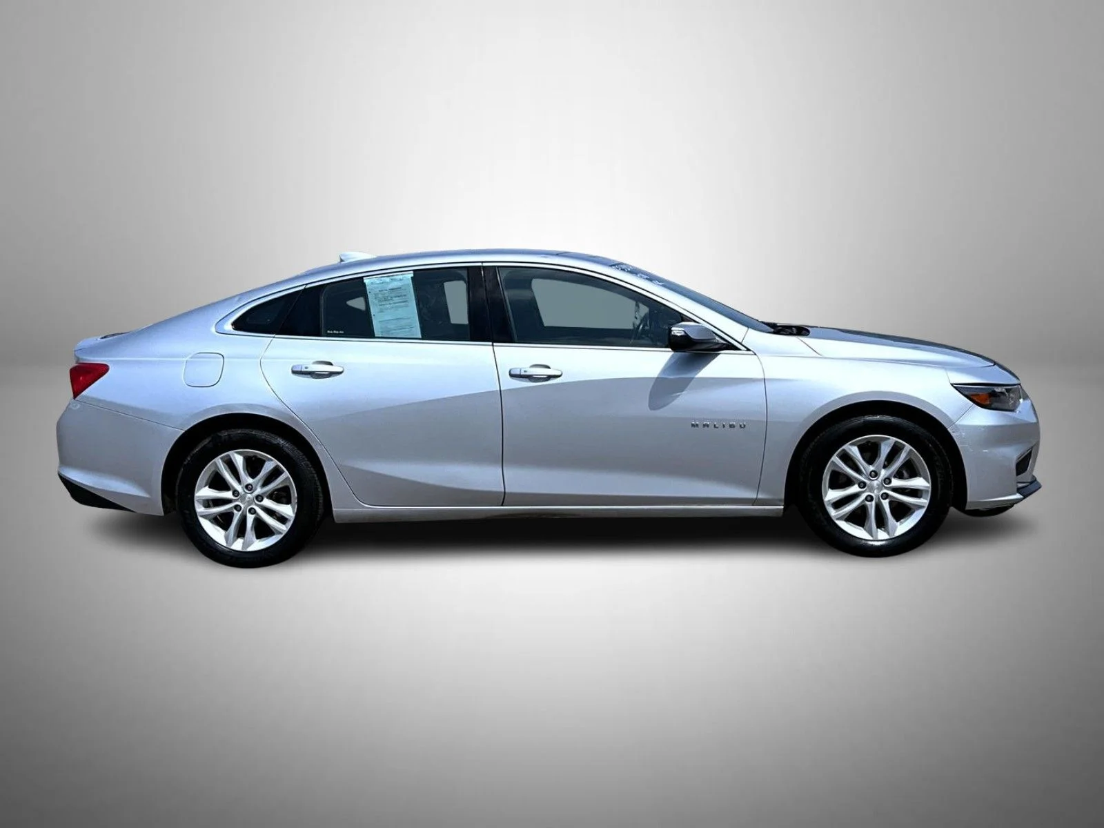 Used 2018 Silver Chevrolet LT image 4
